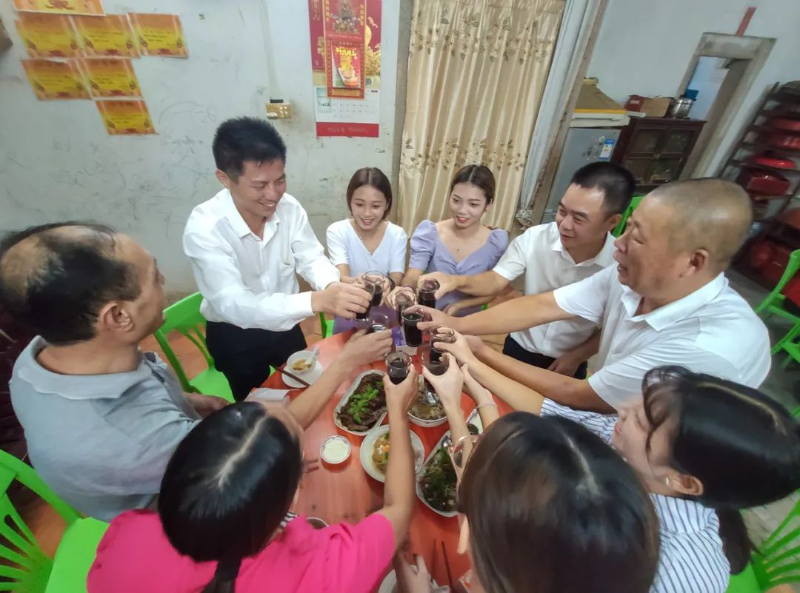 國家稅務總局 人力資源社會保障部 國務院扶貧辦教育部關(guān)于實施支持和促進重點群體創(chuàng)業(yè)就業(yè)有關(guān)稅收政策具體操作問題的公告_頁面_02.jpg