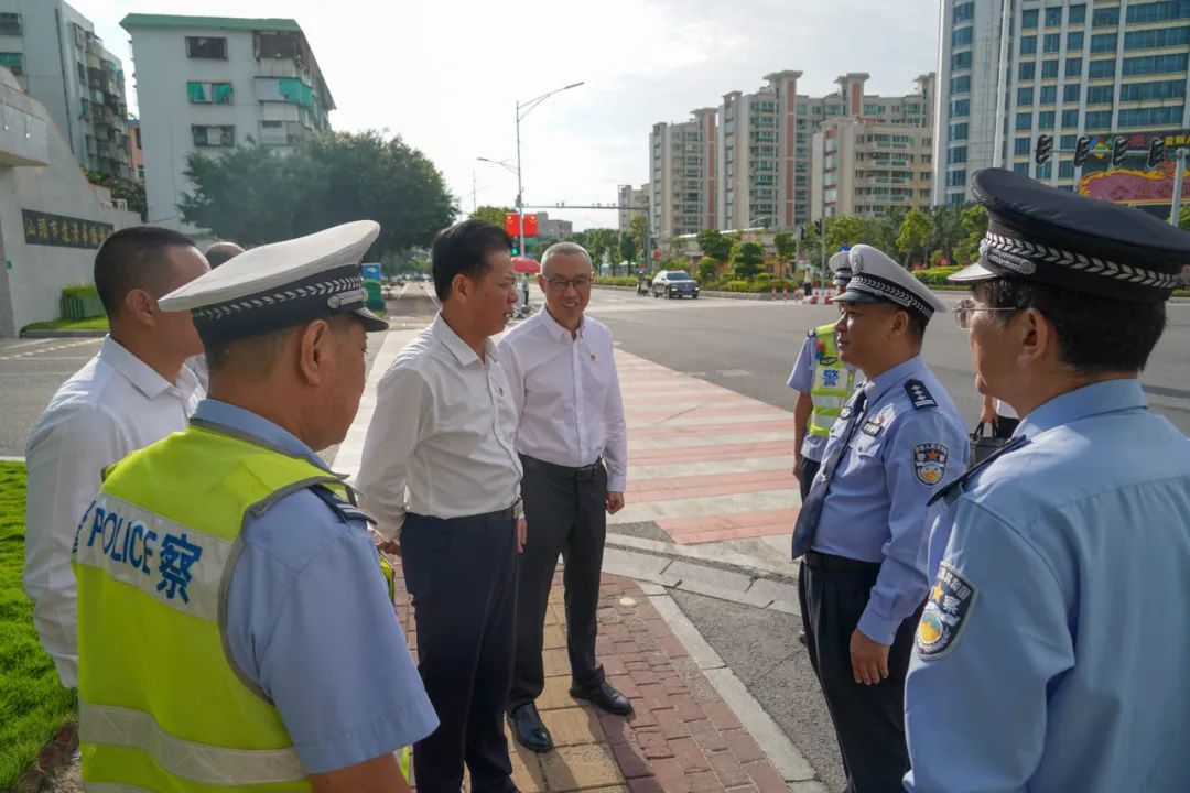 國家稅務總局 人力資源社會保障部 國務院扶貧辦教育部關(guān)于實施支持和促進重點群體創(chuàng)業(yè)就業(yè)有關(guān)稅收政策具體操作問題的公告_頁面_06.jpg